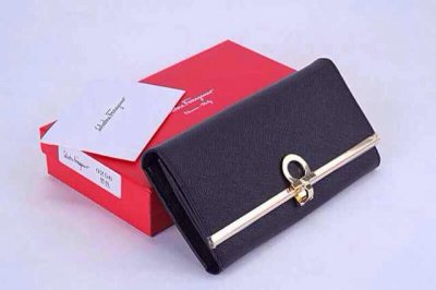 FERRAGAMO ��󰡸� �ֽŻ� ���� ������
