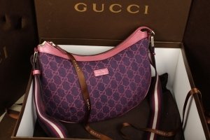 [Gucci] ���� �ݴ�ũ�ν� 181092