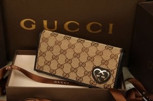 Gucci �������� 245729_9643U
