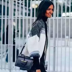 [Loewe] �ο��� �ٸ����γ� �� ����