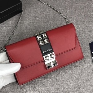 [Prada] ����� ���ǾƳ� ���͵� ü�� Ŭ��ġ�� 1ZH061