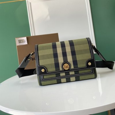 [Burberry] ������ ���� ��Ƽ�� üũ ��Ʈ ũ�ν��ٵ�� 22060830
