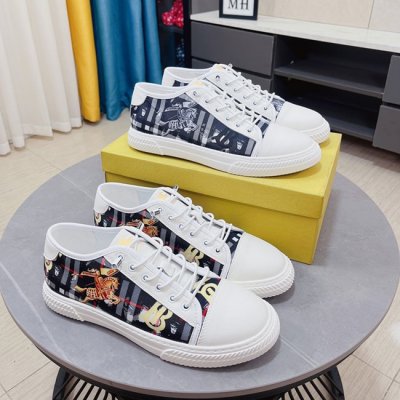 [Burberry] ������ BT �ΰ� ����Ŀ�� 22061537